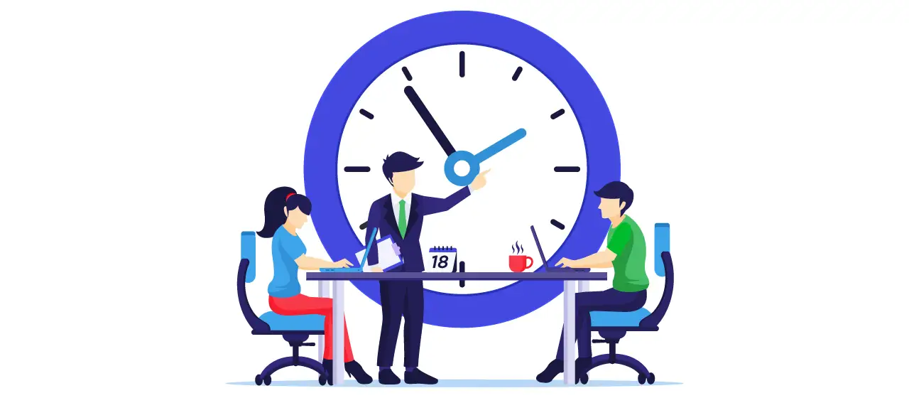 Drei Personen sitzen an einem Schreibtisch, im Hintergrund ist eine überdimensional große analoge Uhr. Eine Person zeigt auf die Uhr.